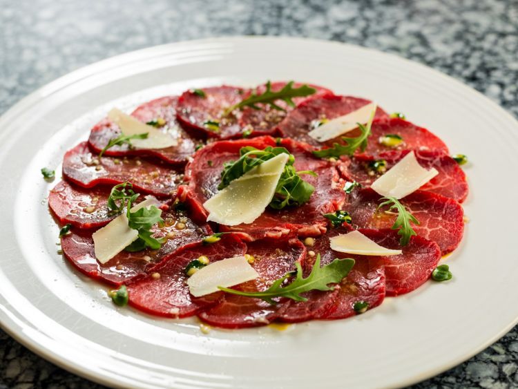 carpaccio de corzo carpaccio de corzo con parmesano y rucula